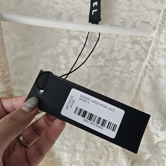 BNWT MOTEL ROCKS lace ruffle blouse - Picture 4 of 7